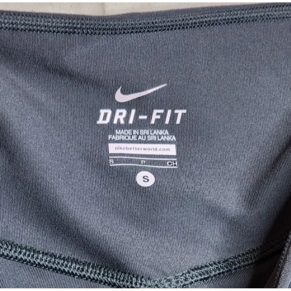 Nike Dri-Fit Cropped Leggings‎ size Small Black